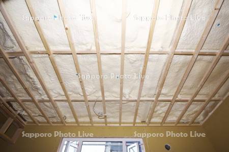 住宅（アパート）の建築工事　屋根裏　