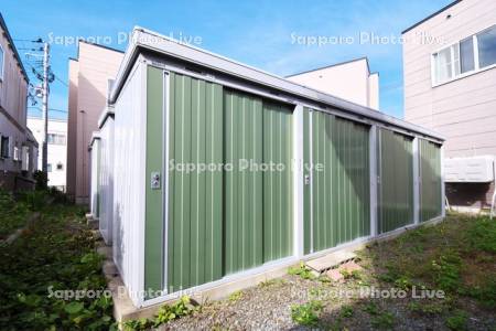 4連結の物置小屋