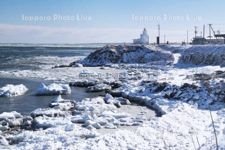 納沙布岬灯台と流氷