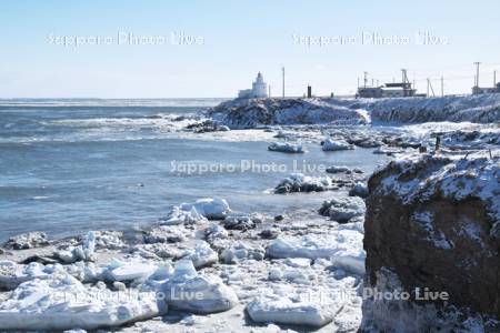 納沙布岬灯台と流氷