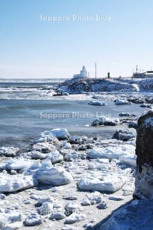 納沙布岬灯台と流氷