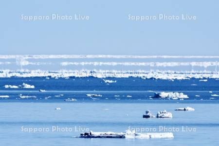 二層の幻氷（蜃気楼）と流氷とオホーツク海