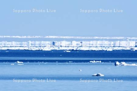 二層の幻氷（蜃気楼）と流氷とオホーツク海