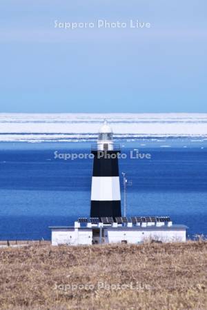 能取岬灯台とオホーツク海の流氷