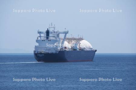 函館湾とLNG船