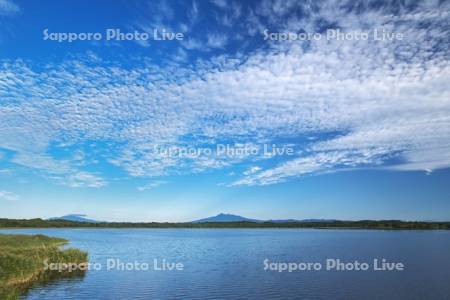 濤沸湖と斜里岳