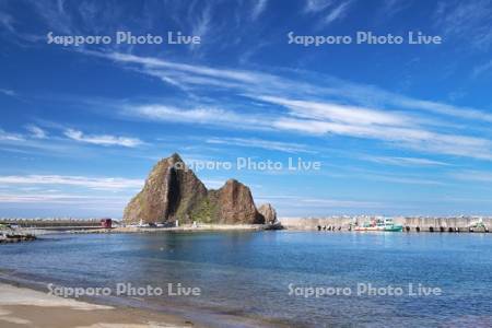 三角岩とウトロ港