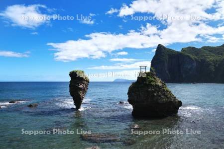 えびす岩・大黒岩と烏帽子岬