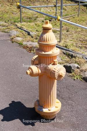 黄色い消火栓　函館型三方式消火栓