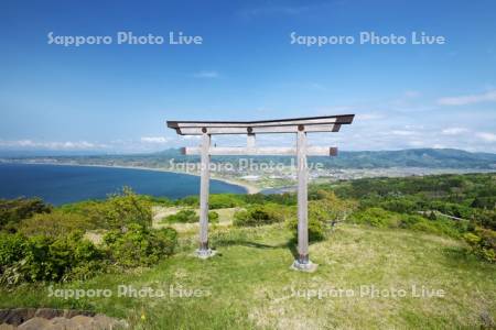 夷王山神社と内郷浜と上ノ国市街地