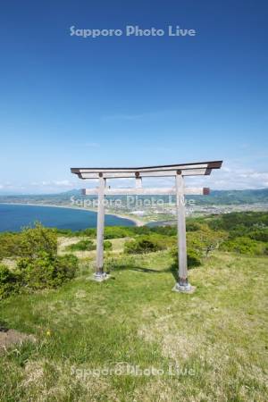 夷王山神社と内郷浜と上ノ国市街地