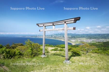 夷王山神社と内郷浜と上ノ国市街地