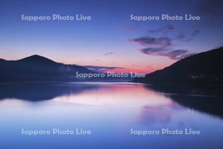 かなやま湖の朝