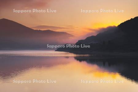 かなやま湖の朝