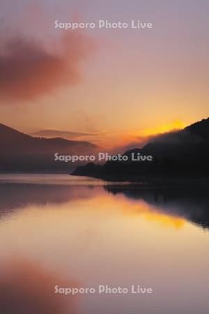 かなやま湖の朝