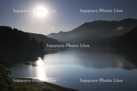 かなやま湖の日の出