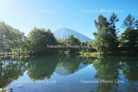 羊蹄山と羊蹄姿見池