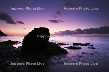 白神岬の朝と津軽海峡