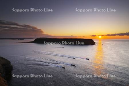 嶮暮帰島の日の出と太平洋