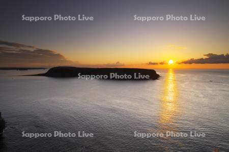 嶮暮帰島の日の出と太平洋