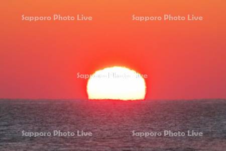 日の出と太平洋とけあらし
