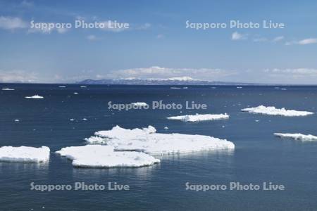 国後島と流氷と根室海峡