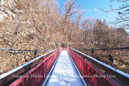 二見吊橋と豊平川
