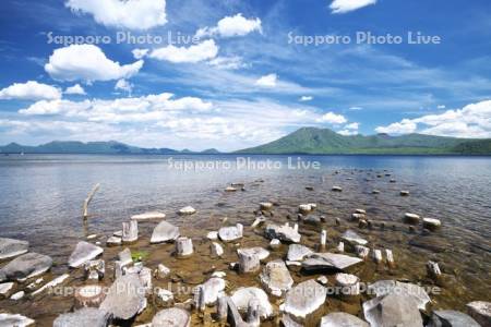 支笏湖と風不死岳