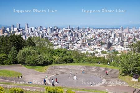 旭山記念公園と札幌市街地