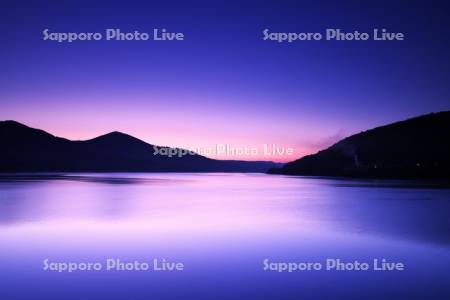 かなやま湖の朝