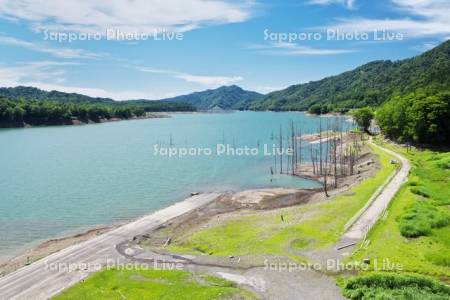 シューパロ湖と湖底の道　水位低下