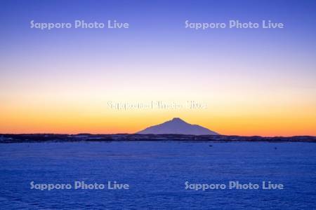 冬の利尻富士夕景