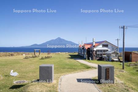 北のカナリアパークと利尻島