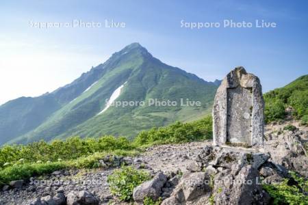 利尻山登山道鴛泊ルート8合目長官山石碑