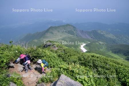 利尻山登山道鴛泊ルート9合目の登山者