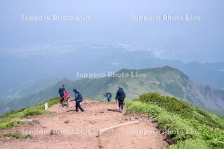 利尻山登山道鴛泊ルート9合目の登山者