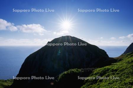 太陽と桃岩