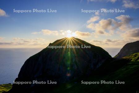 太陽と桃岩