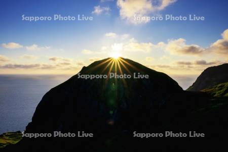 太陽と桃岩