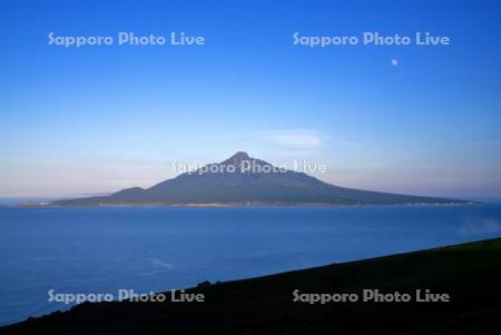 月と利尻島