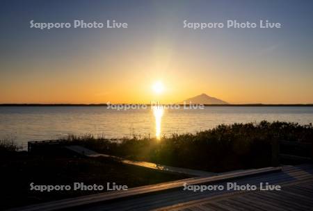 パンケ沼と利尻島と夕日