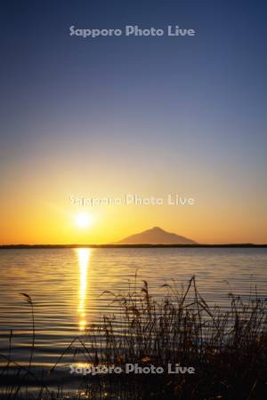 パンケ沼と利尻島と夕日