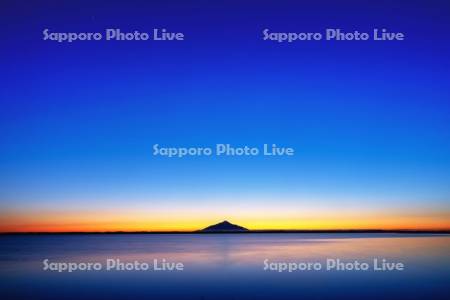 パンケ沼と利尻島の夕景