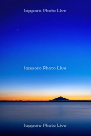 パンケ沼と利尻島の夕景
