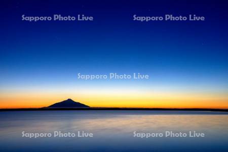 パンケ沼と利尻島の夕景