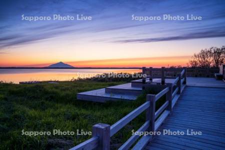 パンケ沼と利尻島と夕景