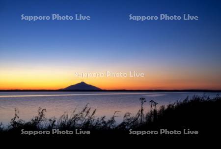 パンケ沼と利尻山夕景