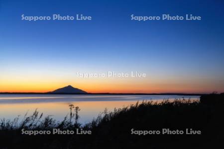 パンケ沼と利尻山夕景