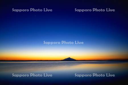 パンケ沼と利尻山夕景