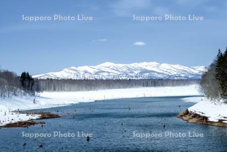 早春の朱鞠内湖　雨竜第一ダム